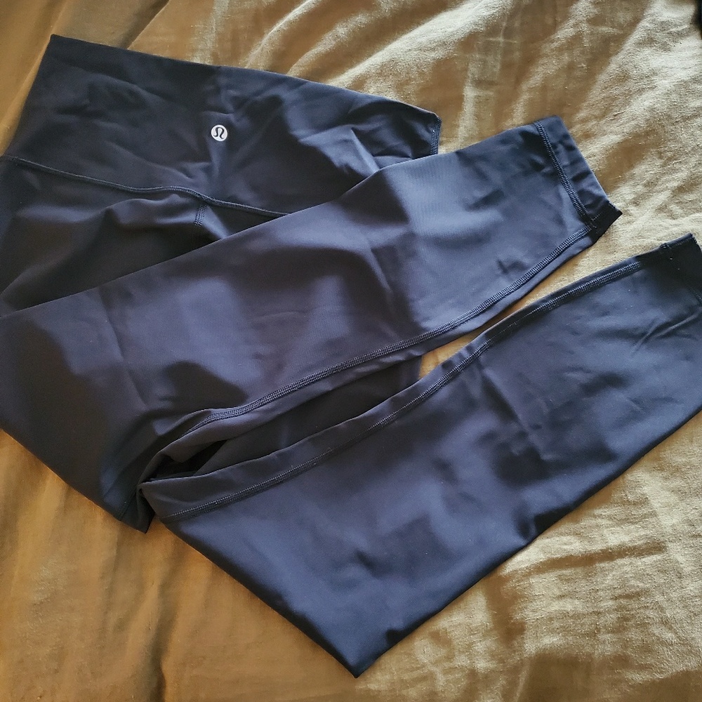 Wunder under black leggings